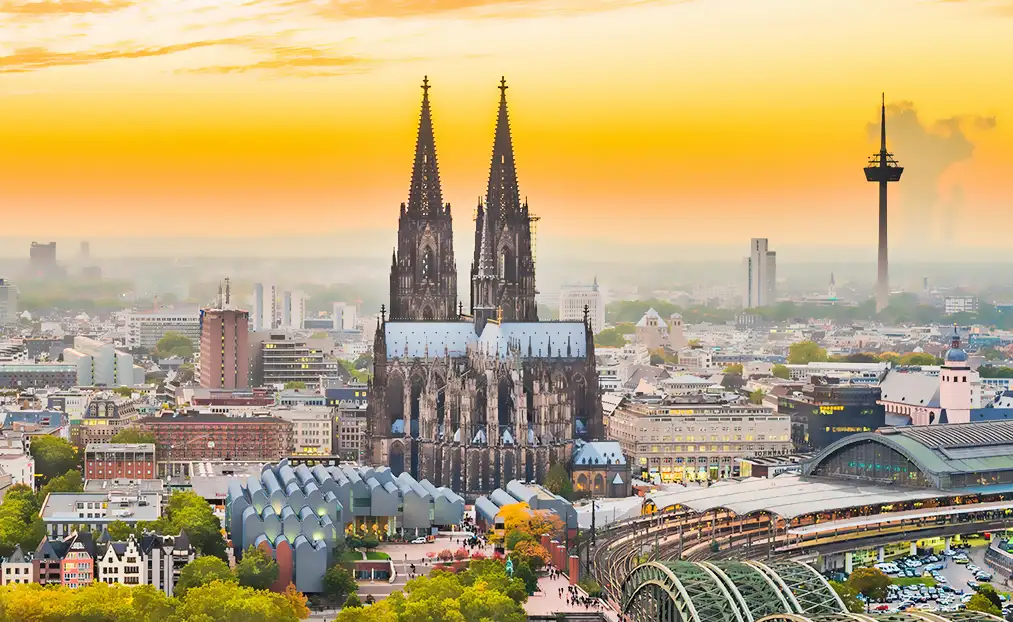 Kölner Dom Skyline mit Fernsehturm